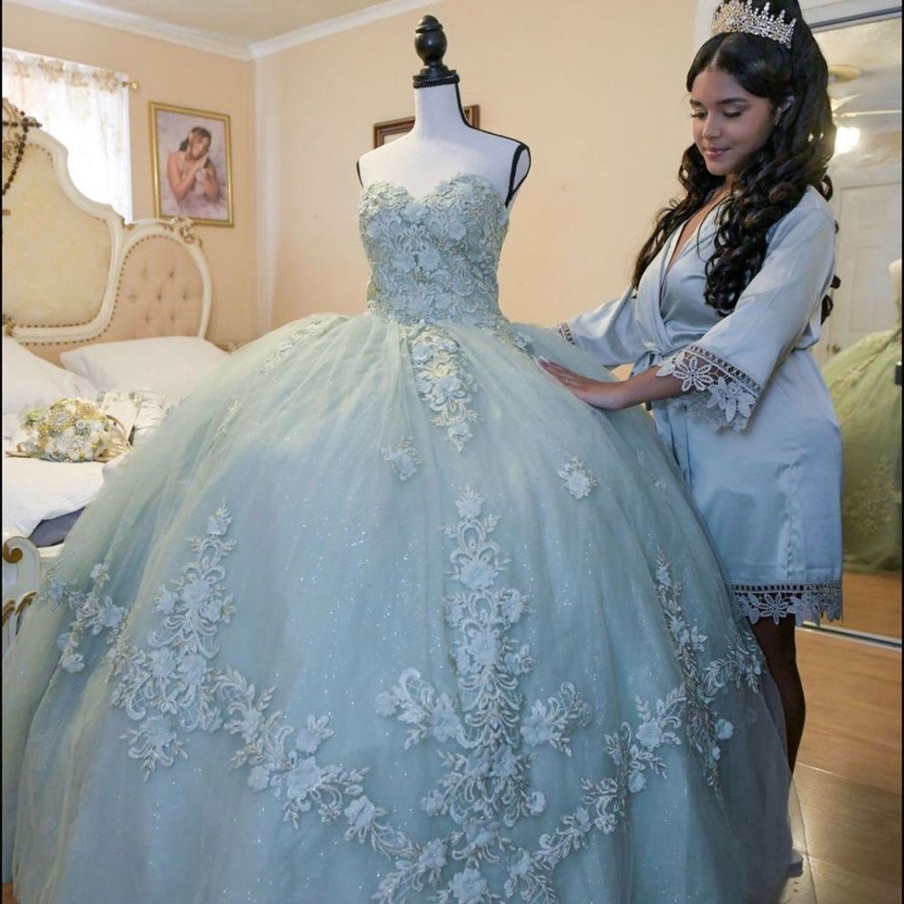 Elegant green Ball Gown with Lace Details
